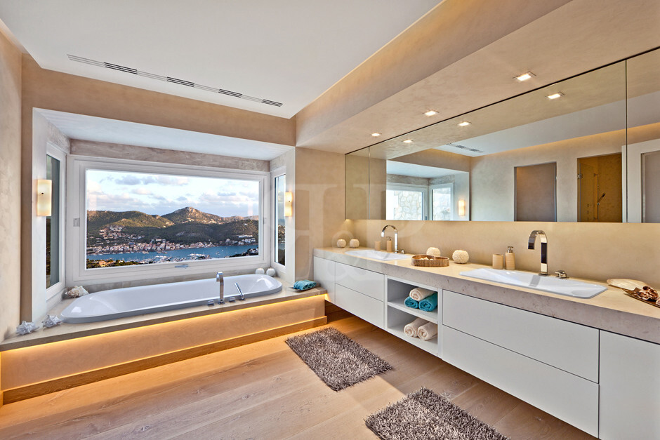 Mega Villa Mont Port, Gallery 3