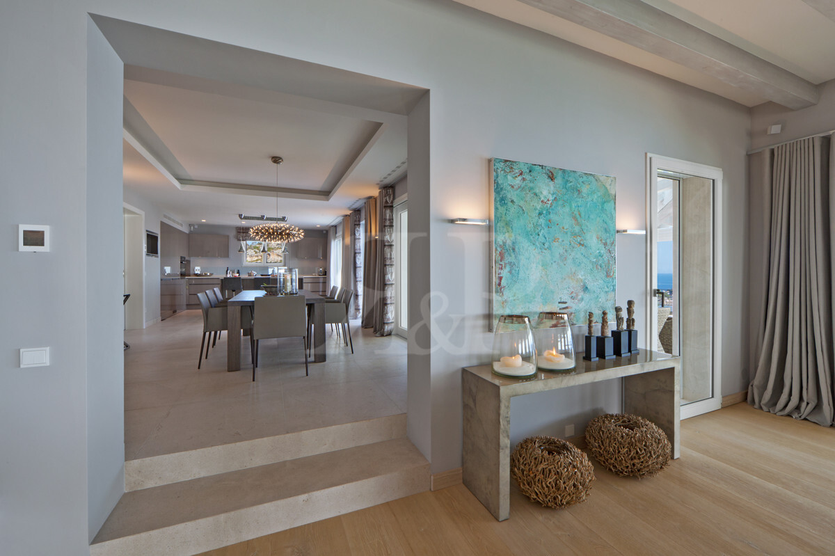 First Line Villa, Bildergalerie 8